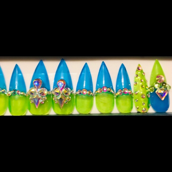 Green Apple Smurfette2 Press On Nails - Picture 4 of 8
